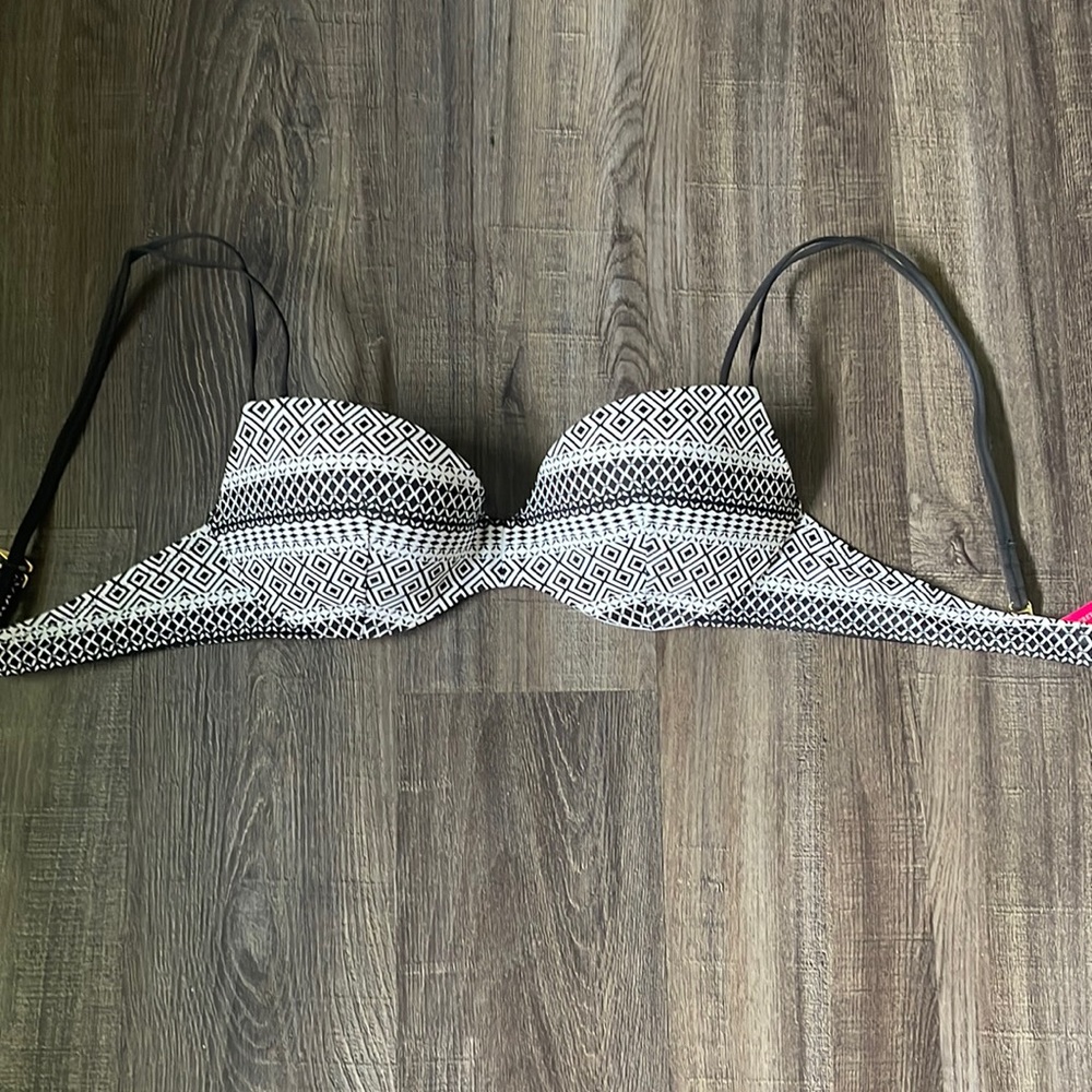 Victoria secret swimsuit. Can be cross cross back or regular